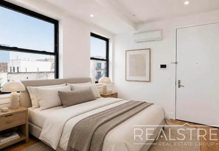 1526 Park Pl #4F — Photo 3