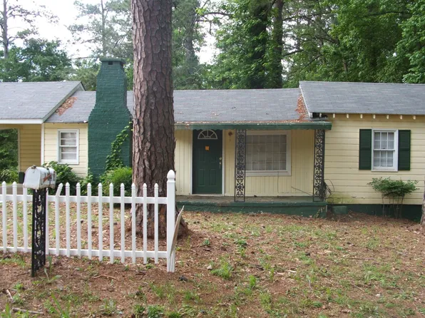 1041 Lakeview Dr, Jonesboro, GA 30236