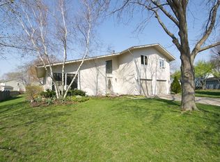 705 Buttonwood Cir, Naperville, IL 60540