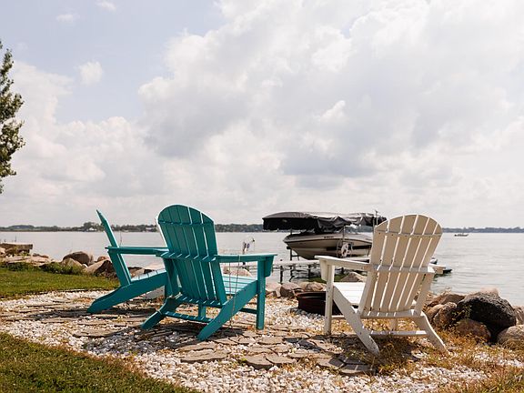 3rd image of 114 N Lake Dr