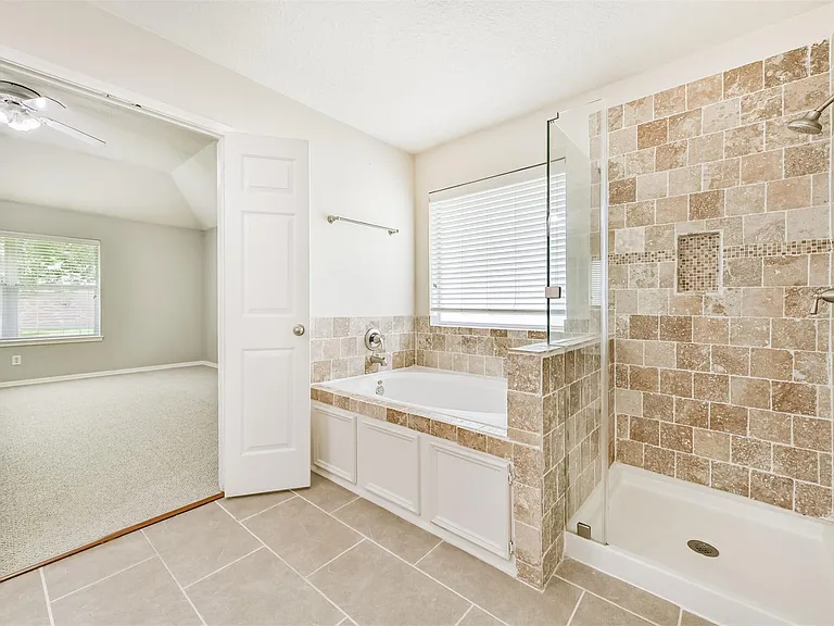 2401 Woody Rd — Photo 18