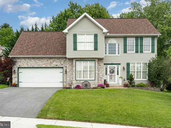 412 Hemlock Dr, New Cumberland, PA 17070