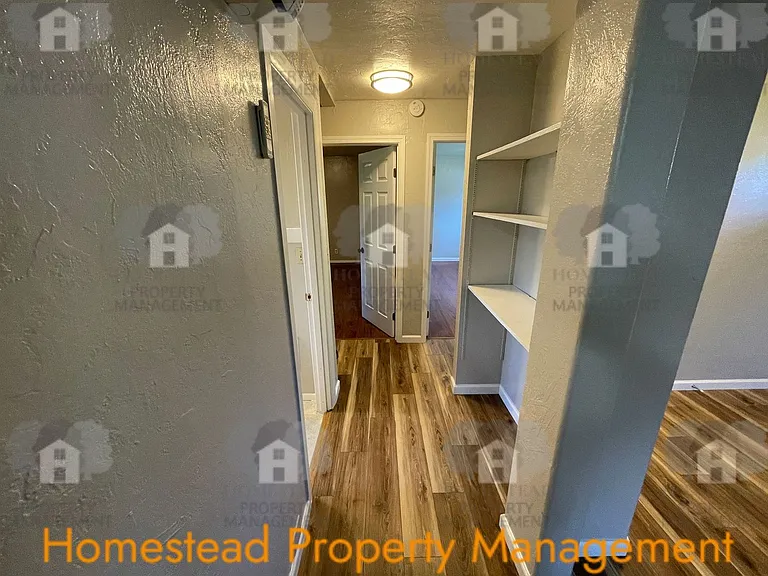 582 Main St W — Photo 5