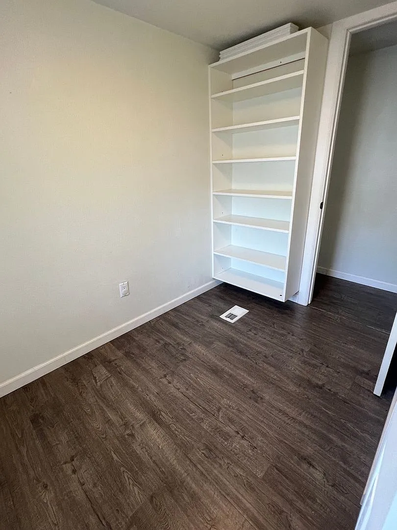 3 bedroom in Dimond Estates — Photo 4