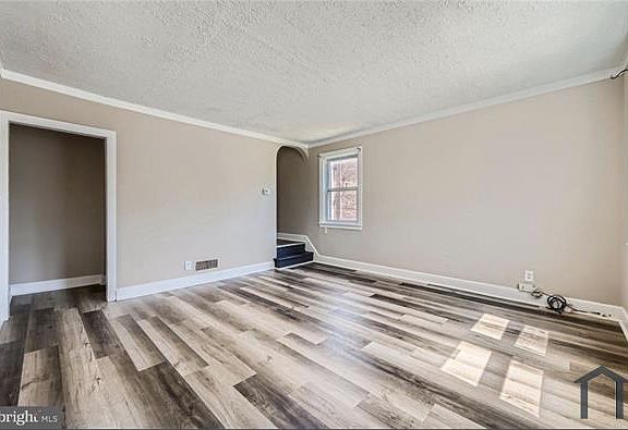 5th image of 8446 Oakleigh Rd