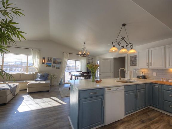 3rd image of 214 Flagstone Ln