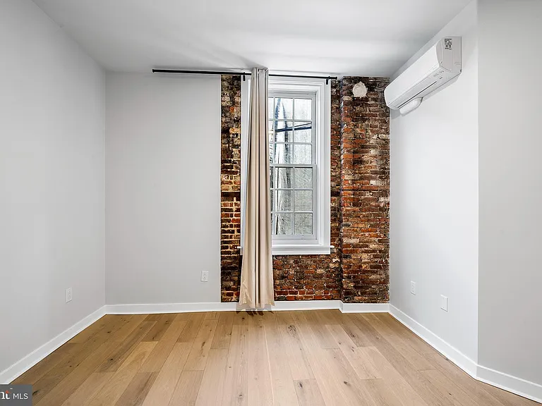 257 N 3rd St #1 — Photo 11