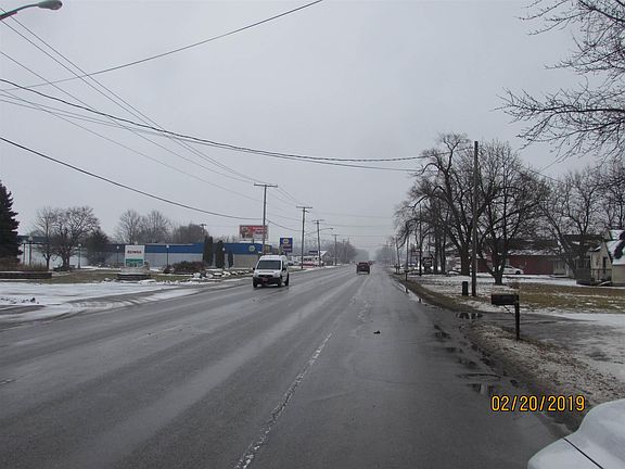 4th image of 1013 Lincolnway E