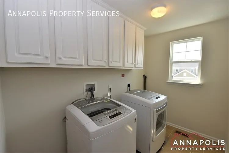 7946 Monrovia Dr — Photo 32