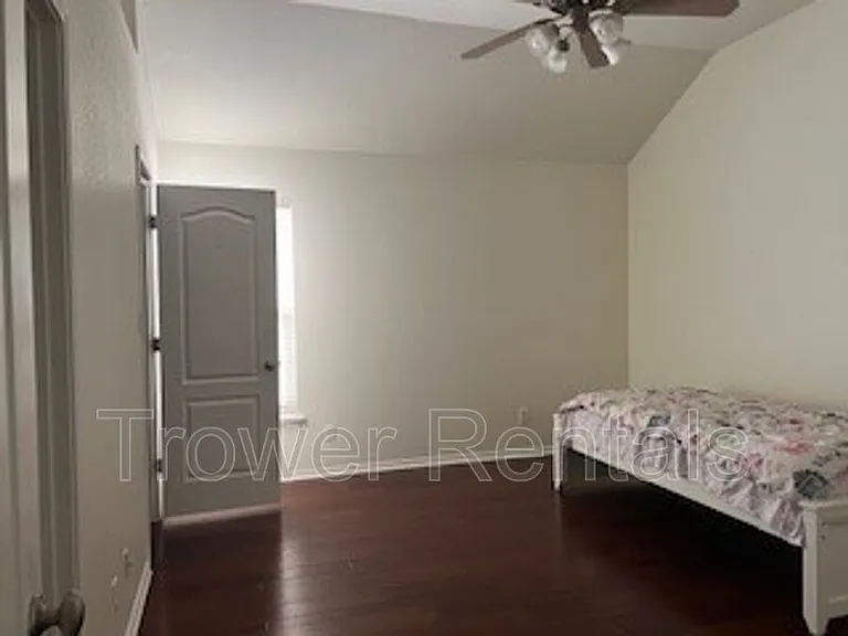 8104 San Antonio St — Photo 45