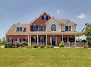 15 Jewel Dr, Mount Joy, PA 17552