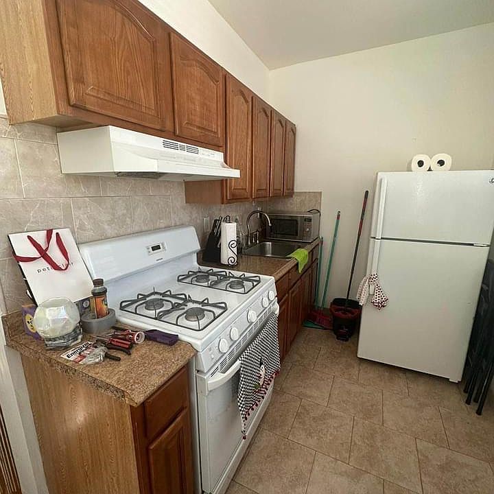 2nd image of 5684 Grand Ave #1