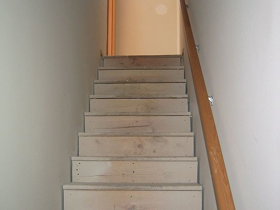 Staiway to master bed (2005- no carpet)