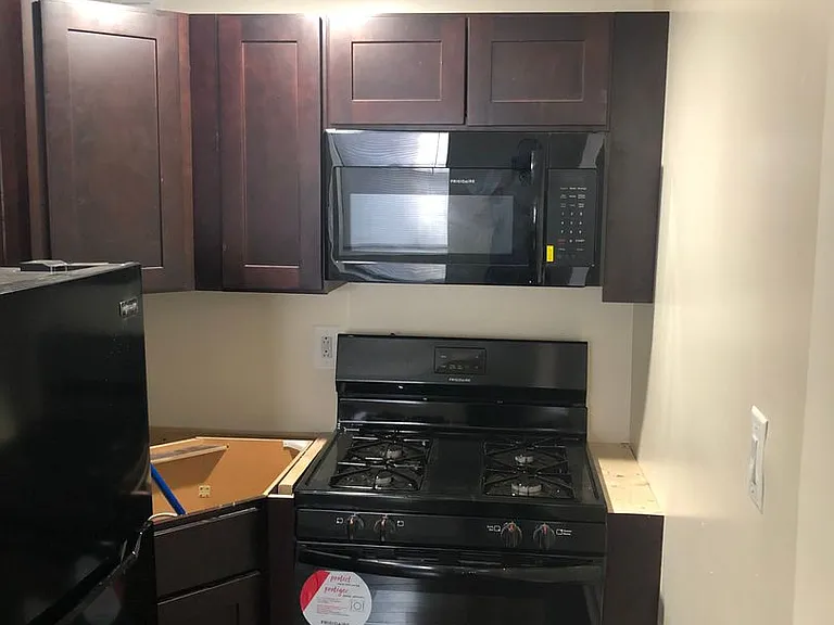 Sherwood Court Apartments — Photo 19