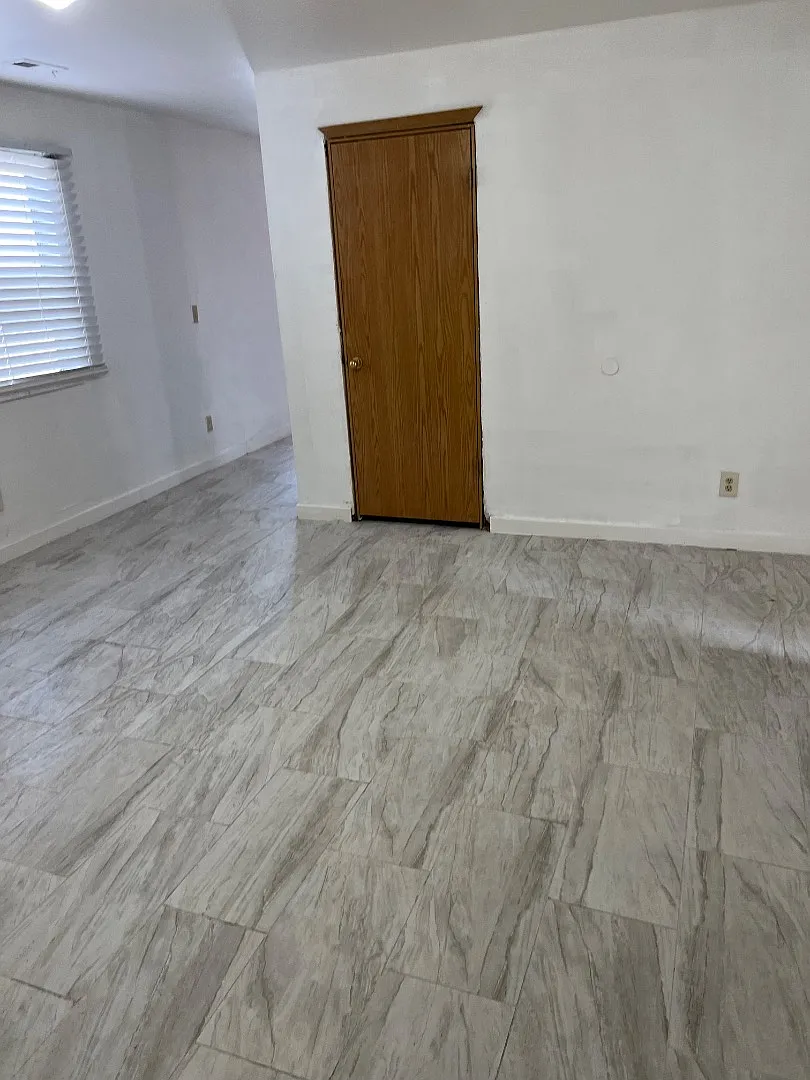 325 N 700 W - 34 — Photo 4