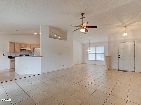 4th image of 613 Aubrey Ln