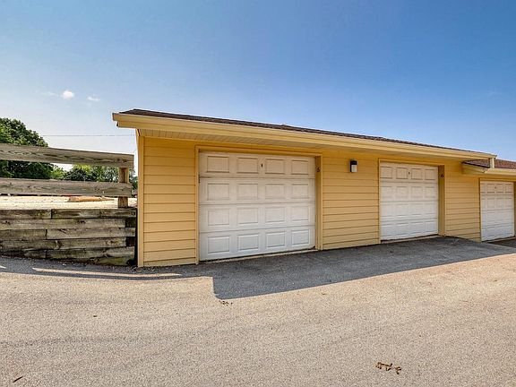 3rd image of 4875 Easy STREET #5