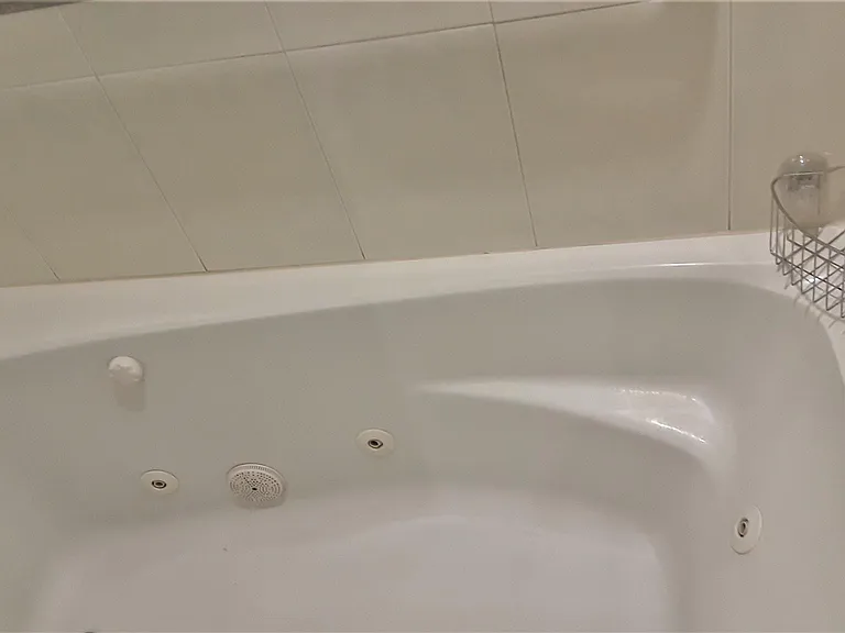 Jetted Jacuzzi Tub