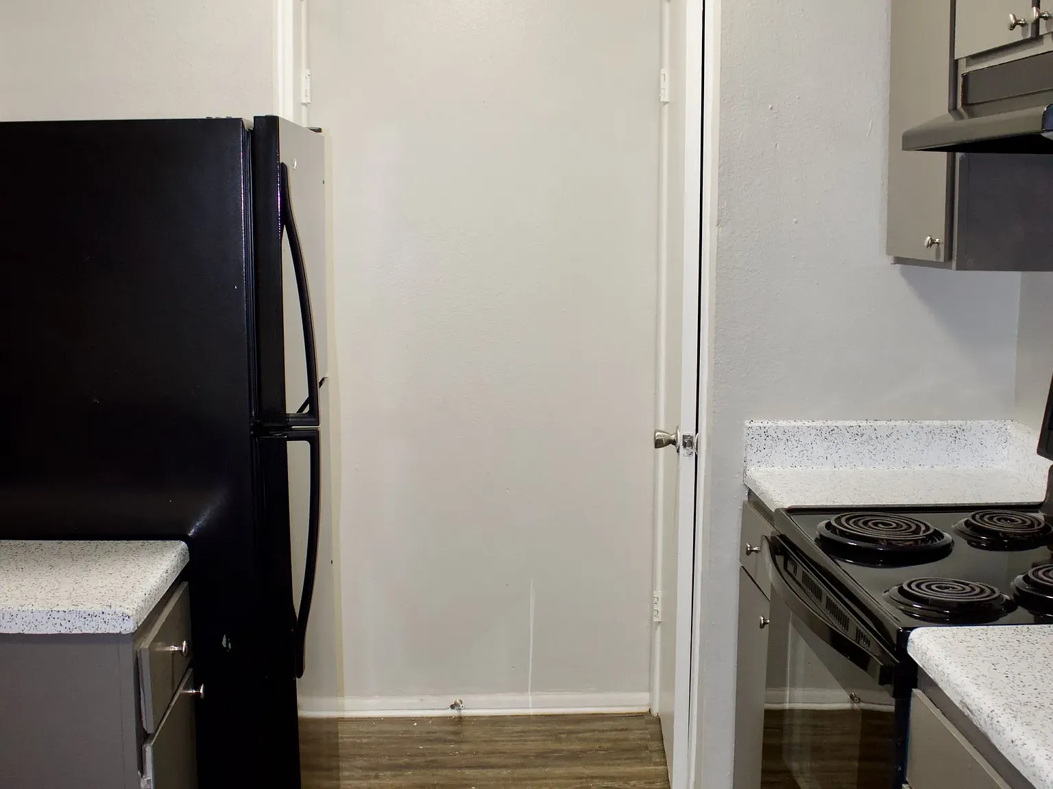 Southgate Apartments — Photo 2