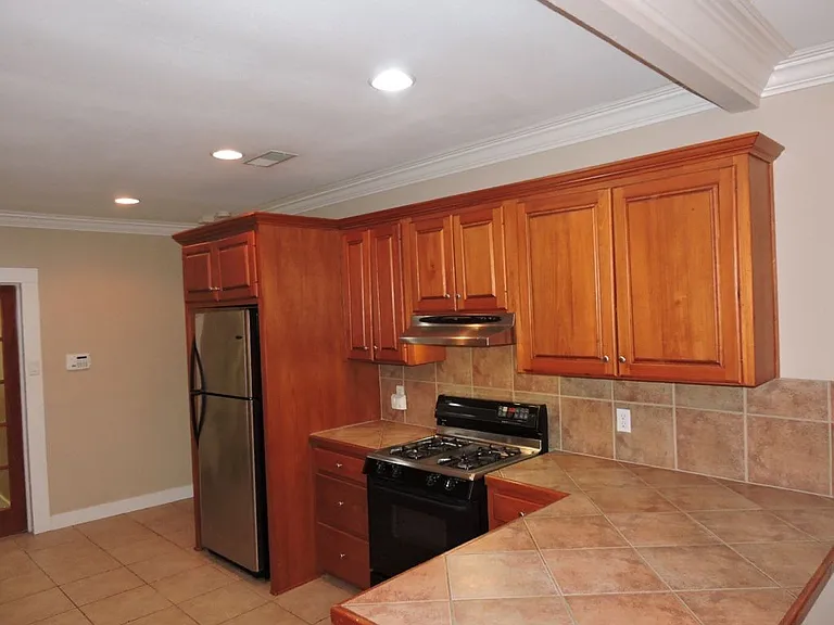 1320 Perkins Rd — Photo 10