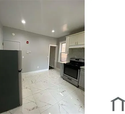 114 Maple St #3L — Photo 6