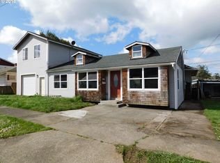 1018 Myrtle Crest Ln, Myrtle Point, OR 97458