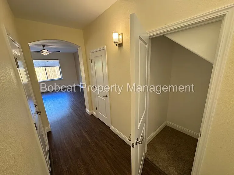 1226 Saltern Dr — Photo 3