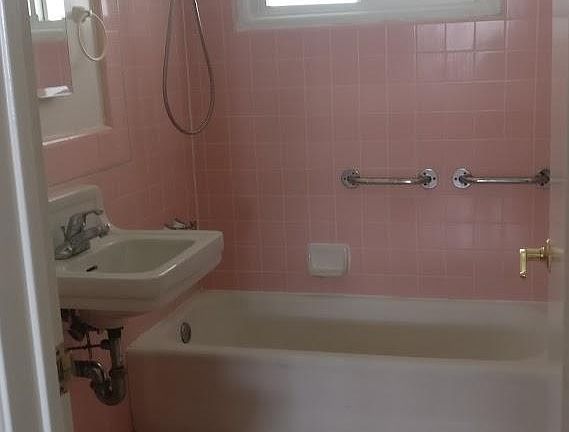 3rd image of 1001 W Huntington Dr APT D