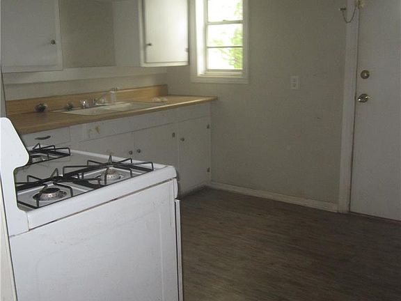 3rd image of 1734 Green St