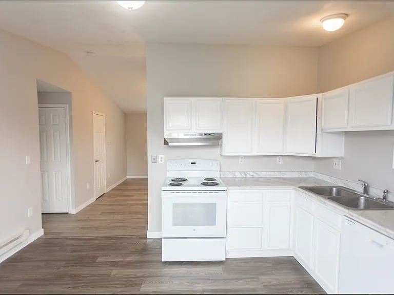 Montclair Apartments — Photo 2