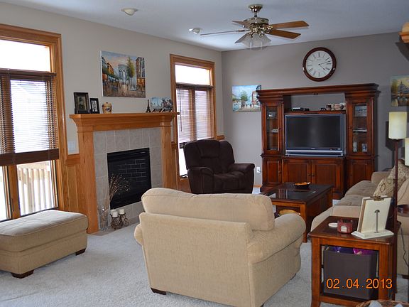 Living Room w/ gas fireplace