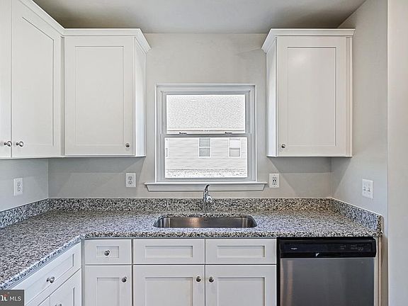 3rd image of 46 Ledger Dr