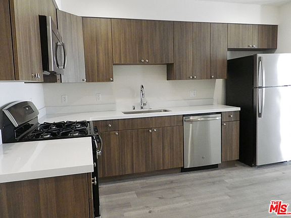2nd image of 1019 S Catalina St #402