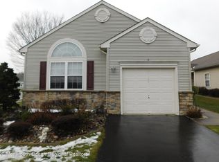 1 Hampton Dr, Manchester, NJ 08759