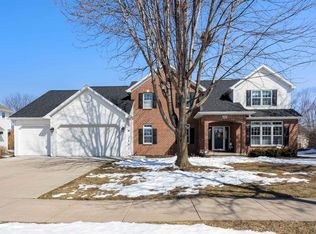 216 Apple Creek Rd, Appleton, WI 54913