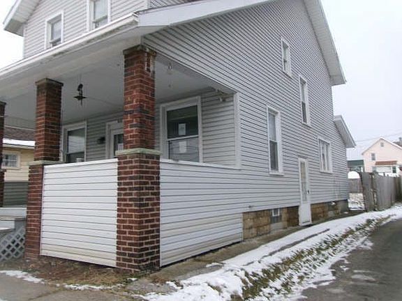2nd image of 1015 Adams St