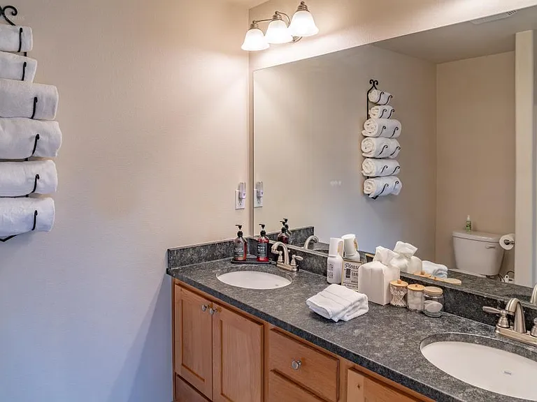 237 Dunthorpe Dr — Photo 23