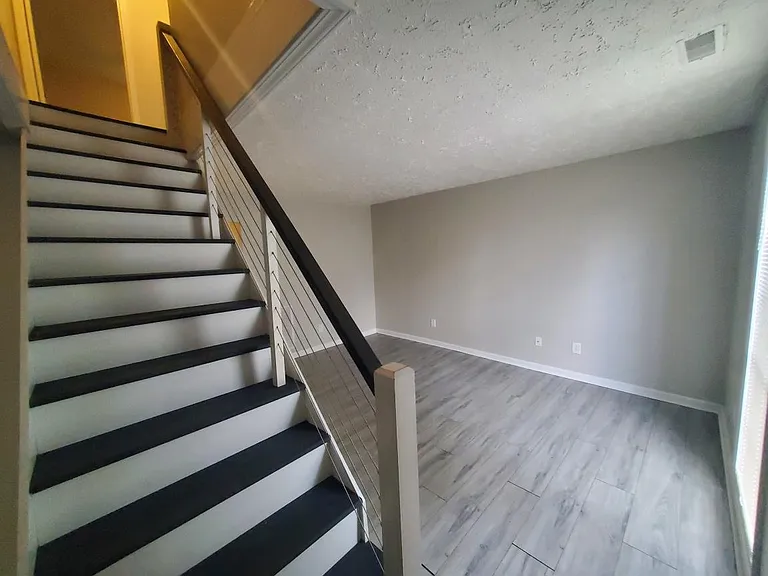 200 Railroad St #4 — Photo 1