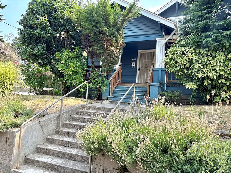 3832-3834 N Albina Ave — Photo 1