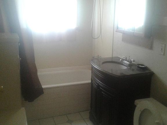 4th image of 2036 W 73rd St