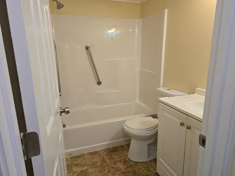 111 Maple St #B — Photo 14