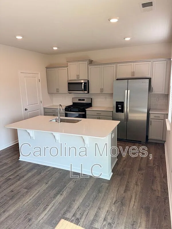 3 bed, 2.5 bath, 2175 sqft, $1,999 — Photo 2