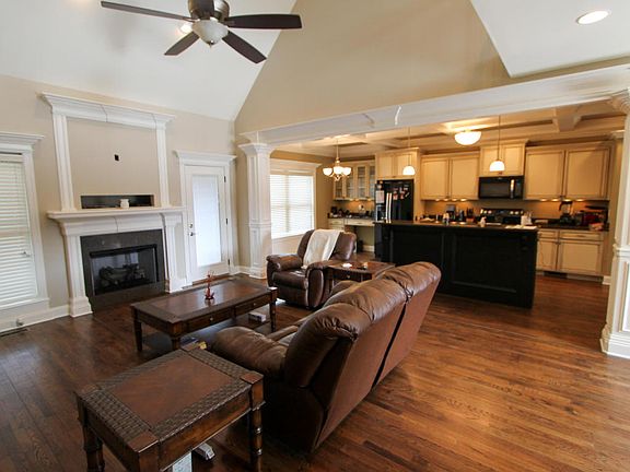 3rd image of 3242 Hawks Creek Dr