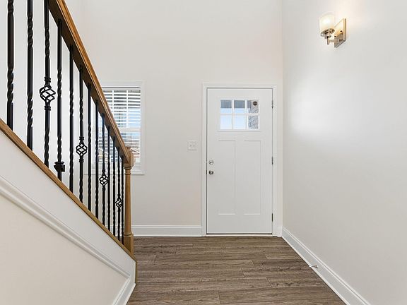 3rd image of 120 Tower Dr