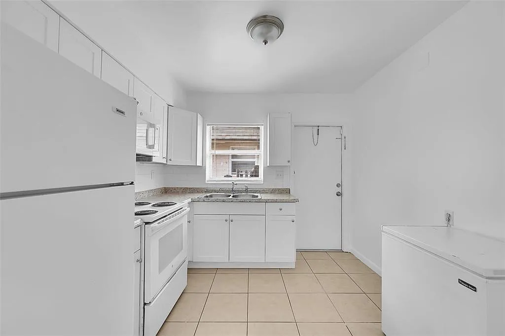 3 bed, 1.5 bath, 1252 sqft, $2,150 — Photo 3