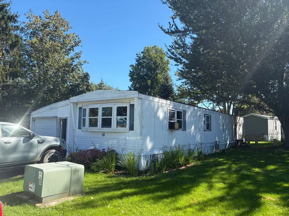 18 Pebbleridge Dr, Medina, NY 14103