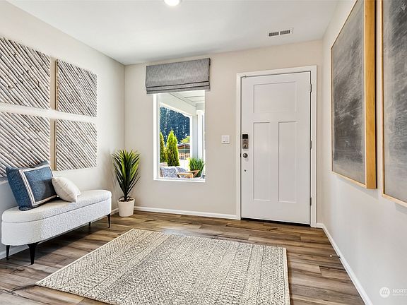 3rd image of 3032 6th Avenue NE