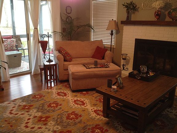 3rd image of 221 Hampton Ct