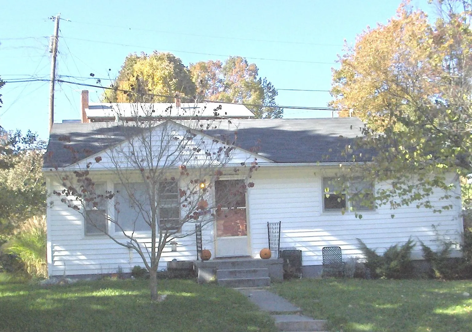 2 Bedroom 1 Bath House — Photo 2