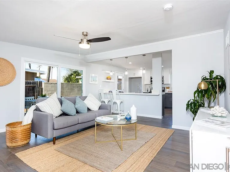 Entry Room (Dining or Living Room)